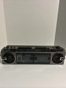 Vintage Realistic SCR-33 Radio/casette Sound System (only Radio Works) - Picture 1 of 10