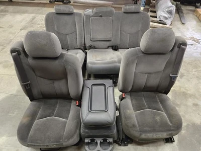 2003-2006 GMC Sierra 2500 Complete Seat Set Crew Cab, Cloth, Small Tear Console - Image 1 of 4
