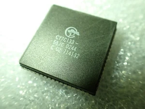 Cypress Dual-Port SRAM Surface Mount Unit CY7C133-55JC 32kBit PLCC68 UK Stock - Picture 1 of 2