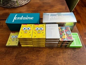Fontaine Spielkarten Lot: 21 Decks, Spongebob Holo, Aquaberry Brick Box - Bild 1 von 1