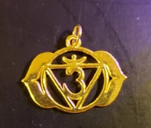 Collana Ohm Con Loto - Namaste Yoga Ohm - Placcata Oro - Catena 24" - Foto 1 di 2