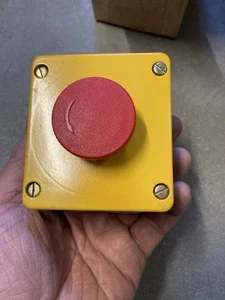 Notaus Taster Gelb Aluminium Gehäuse  mit Rotem Knopf  - Bild 1 von 5