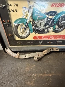 Correa de placa de piso de freno lateral derecho cabeza plana Harley OEM 45 ANTIGUA 747G - Imagen 1 de 12
