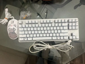 White Razor Black Widow Lite Gaming Keyboard + Hyper X Pulse Fire Haste Mouse - Picture 1 of 1