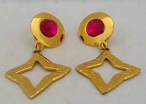 Liz Claiborne LCI Gold-Tone & Pink Cabochon Pierced Earrings With Dangling Stars - Picture 1 of 7