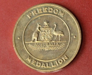 * FREEDOM MEDALLION AUSTRALIA REMEMBERS BRONZE ALLOY #BFH20 - Picture 1 of 8