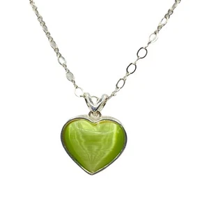 Avon silberfarben grün Faux Mondstein herzförmiger Anhänger Halskette 16" Kette - Bild 1 von 9