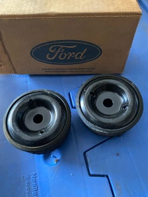 (2) NOS 1998-2002 Lincoln Continental Suspension Crossmember Lower Insulator - Image 1 of 4