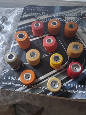 Neumáticos de coche slot vintage años 60 y 70 escala 1/24 Foto 1 de 3