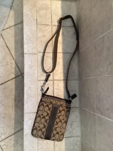 Coach Signature Jacquard Crossbody Schultertasche J05N-6016 Canvas/Leder 8,5"x7" - Bild 1 von 4