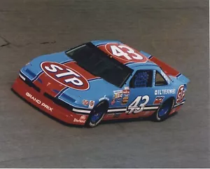 RICHARD PETTY SIGNED AUTOGRAPH NASCAR CAR RACING THE KING 8X10 PHOTO - Picture 1 of 1