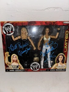 Beth Phoenix & Maria SIGNED AUTOGRAPH JAKKS WWE Divas Action Figure - G - Picture 1 of 8