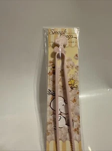 Snoopy Plastic Snack Tongs Pink New Made in Japan 17.6cm - Picture 1 of 1