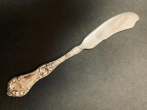 Les Cinq Fleurs by Reed & Barton Sterling Silver Flatware Butter Knife Mono - Picture 1 of 6
