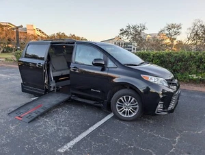 2020 Toyota Sienna XLE - Picture 1 of 40