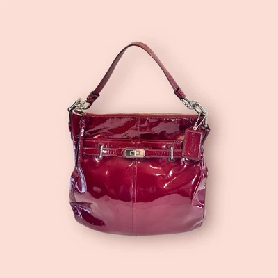 COACH 切尔西漆皮 Ashlynn 水饺包 葡萄酒钱包 手提包 17861 深红 — 第 1/4 张图片