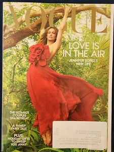 Vogue Magazine December 2022: Jennifer Lopez, Ben Affleck, Holiday Gifts - Bild 1 von 12