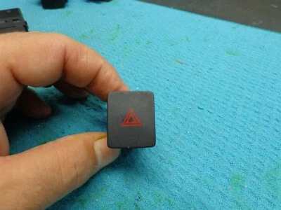 BOTÓN INTERRUPTOR 4 VÍAS PELIGRO NISSAN VERSA & NOTE 12 13 14 15 16 17 18 19 Foto 1 de 3