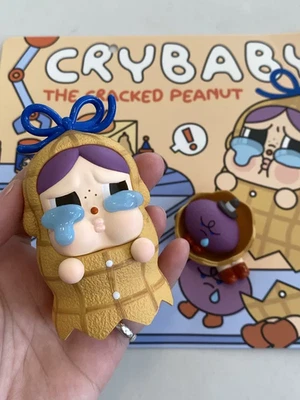 Auténtica Figura Crybaby The Carcked Peanut Nueva en Paquete Lindo Juguete Regalo Foto 1 de 4