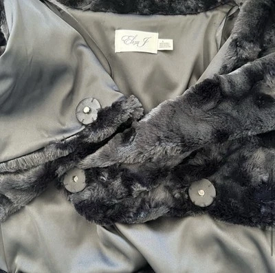 Eliza J Faux Fur Womens Sz Small Cropped Capelet Shrug Shawl Black Quiet Luxury  - Image 1 of 4