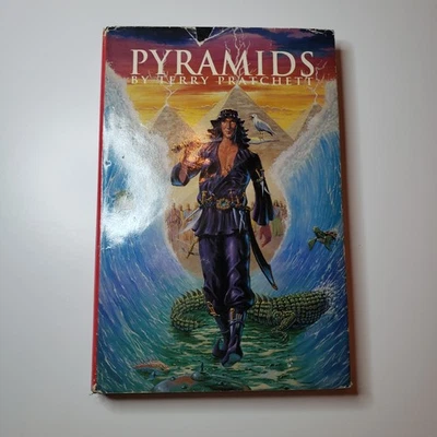 Pyramids Terry Pratchett HC DJ 1989 1st Ed VTG Fantasy Book Discworld Series  Foto 1 de 4