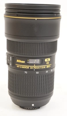 Nikon AF-S NIKKOR Objektiv 24–70 mm f/2,8 E ED VR - Bild 1 von 4