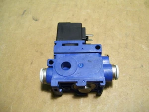 NEW REXROTH 579006844 3/2 DIRECTIONAL CONTROL SOLENOID VALVE 24VDC COIL P1782 - Picture 1 of 6
