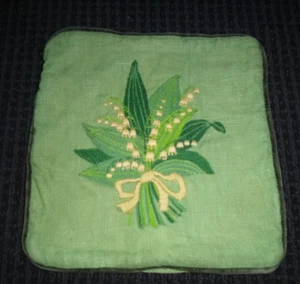 Funda de Almohada Bordada Crewel De Colección Lirio Del Valle Flor Erica Wilson 13" - Imagen 1 de 8
