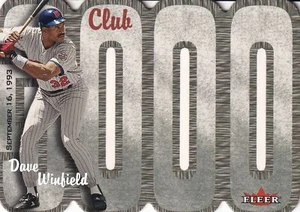 2000 Fleer Mystique #NNO Dave Winfield Club 3000 gemelli Hall of Fame - Foto 1 di 2