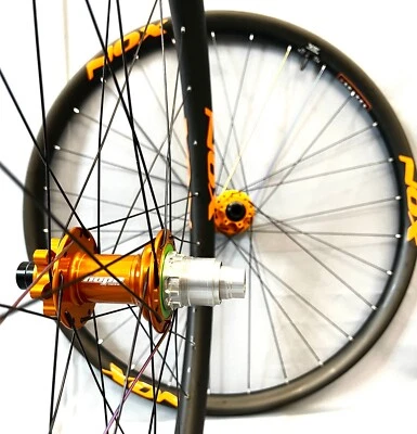 Juego de ruedas MTB Boost de carbono hecho a mano 29 6B disco tubeless ready bujes Hope Foto 1 de 2