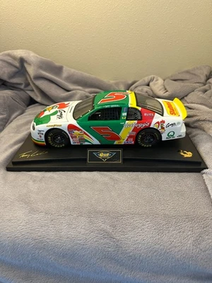 1998 Terry Labonte Kellogg’s Corn Flakes Corny #5 1:18 Revell with display stand - Image 1 of 4