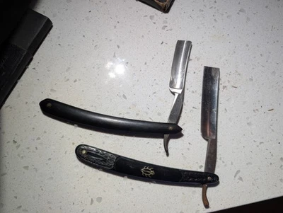 Dos maquinillas de afeitar rectas antiguas. Cubiertos Wade & Butcher and Rogers  Foto 1 de 4