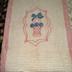 Vintage white pink blue Chenille bedspread child size 39x60 - Picture 1 of 4
