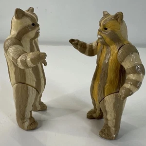 Kenner Star Wars Ewok Logray Medicine Man Actionfigur 1983 2 Stück - Bild 1 von 7
