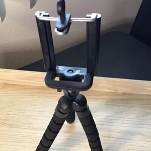 Trépied Téléphone Petit Réglable Pieds Pliables Table Set N'importe Où Tirer Tab Grip - Photo 1 sur 11