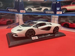 MAISTO 1:18 Scale Diecast Model Car - Lamborghini Countach LPI 800-4 in White - Picture 1 of 12