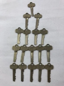 Beautiful Vintage Old BEST Brass Key with Stars Numbered Lot Of 17 - Picture 1 of 9