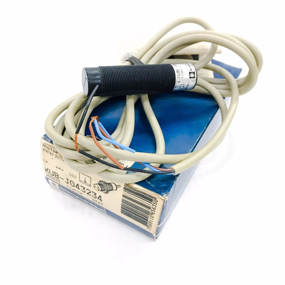 Telemecanique XUB-J043234 Photoelectric Detector, 12-24VDC, M18x1.00 - Image 1 of 1