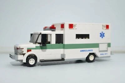 Ambulancia City EMT Medic Arena Verde Raya Blanco Modelo Personalizado Construido con Ladrillos Foto 1 de 4
