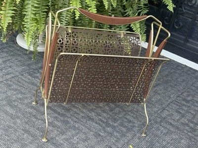 Mango de estante de malla de latón color nogal estilo Mathieu Matégot de colección. Foto 1 de 4