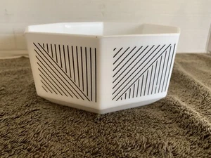 Arcopal France Lave-Vaisselle Octagon Geometric Milk Glass Bowl  7" x 3 " - Picture 1 of 6