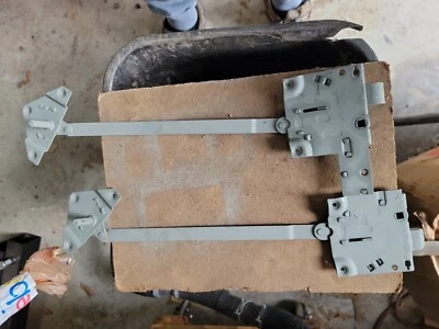 Pestillos de puerta de camioneta Ford 1948 a 1952 F1 F2 F3 F4 F5 F6 F7 F8 OEM Foto 1 de 3