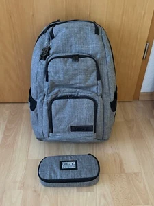 Neuwertiger grauer Schul-Rucksack von DAKINE mit Federmäppchen - Bild 1 von 12