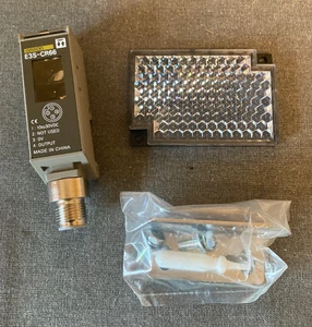 Omron E3S-CR66 Photoelectric Sensor, 3 m Retro-Reflective, 75 mm Dia Object - Picture 1 of 5
