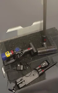 DYSON V8 HOOVER . SELLING AS SPARES OR REPAIR BATTERY DOES NOT HOLD CHARGE - Picture 1 of 2