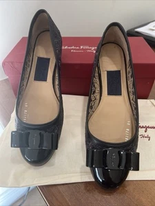 New Salvatore Ferragamo Varina Black Lace & Patent Bow Flats 8.5B Box And Duster - Picture 1 of 3