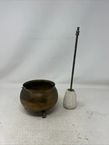 Vintage Small Cauldron 3 Legged Handled - Picture 1 of 4
