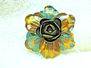 Black tone copper open flower brooch. - Bild 1 von 3