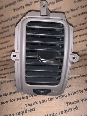 68761-EA100 2008-2012 Nissan Pathfinder bisel lateral del conductor ventilación Foto 1 de 4