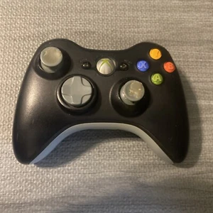 Microsoft Xbox 360 Wireless Controller Original OEM Black/Grey Tested Worn Stick - Picture 1 of 5